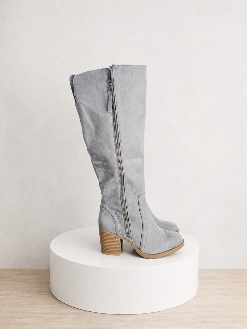 SO Women’s Gray Knee High Heeled Boots Size 8 Faux Suede Tall Boots - Never Worn - Picture 2 of 8